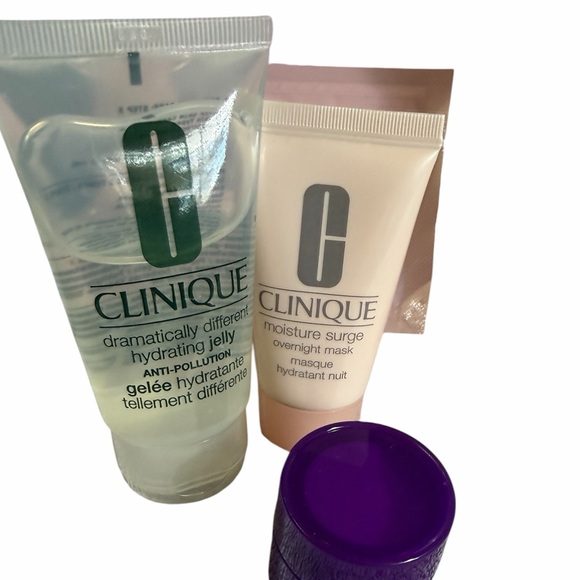 Clinique Skincare Set with Floral Bag and Spa Headband - Picture 4 of 6